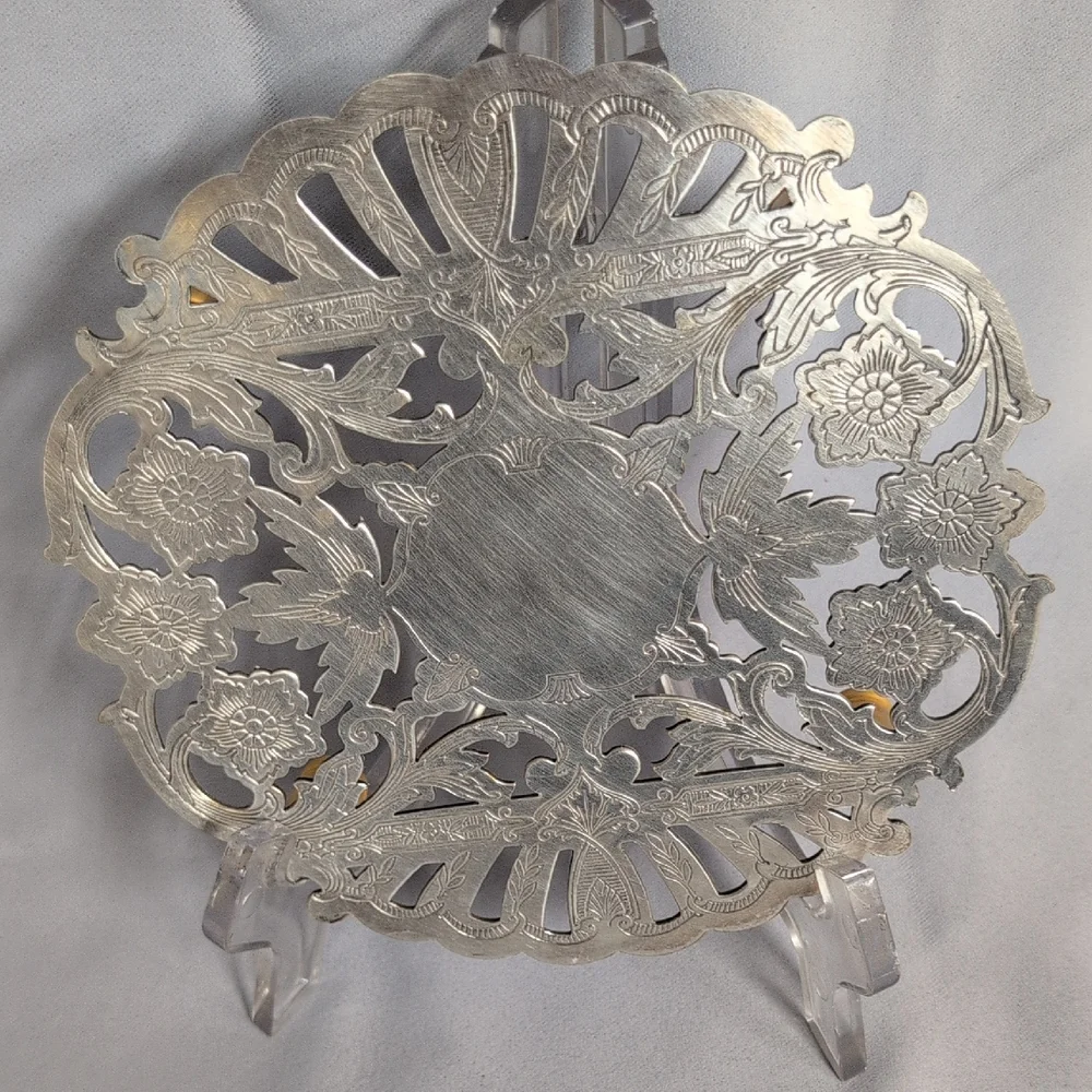 Wallace 7321 Silverplate Engraved Floral Footed Trivet